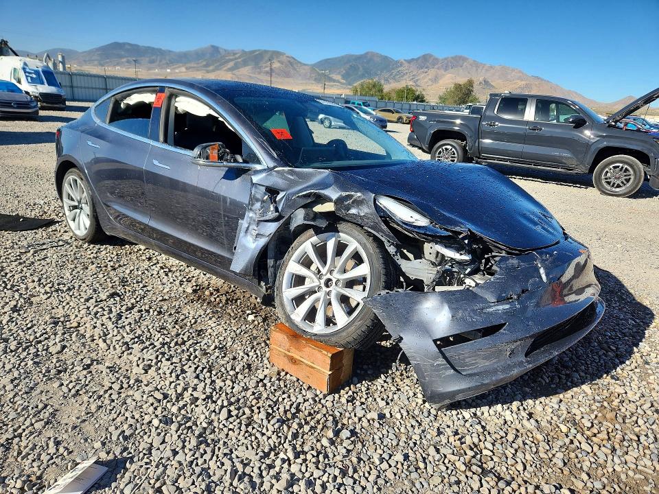 Фото 4 с аукциона – 2019 TESLA MODEL 3 с VIN 5YJ3E1EB8KF453673