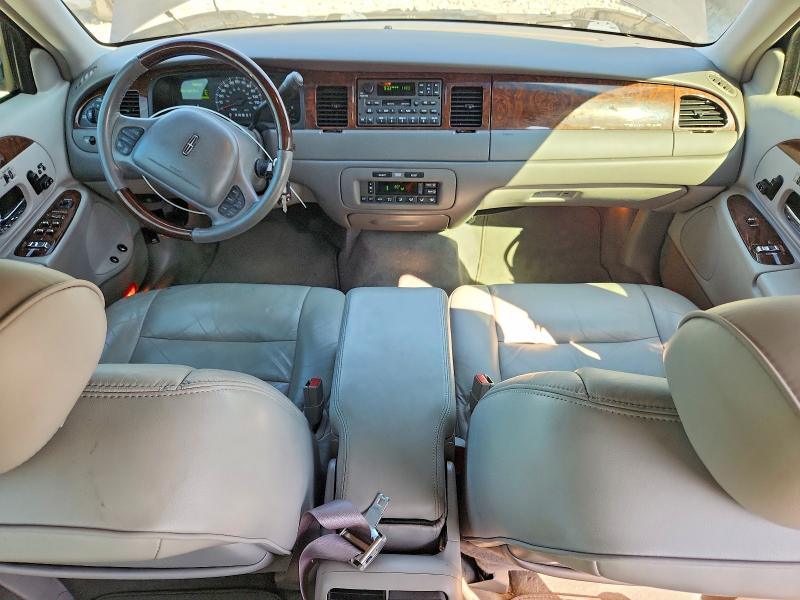 Photo 8 from auction – 2002 LINCOLN TOWN CAR with VIN 1LNHM82W12Y605183