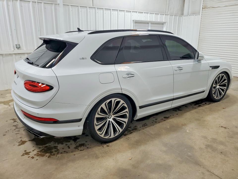 Снимка 3 от търг – 2021 BENTLEY BENTAYGA с VIN SJAAM2ZV3MC033745