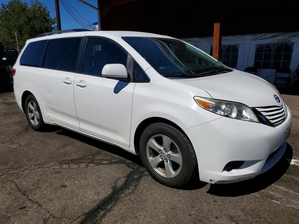 Photo 4 from auction – 2015 TOYOTA SIENNA with VIN 5TDKK3DC3FS585574
