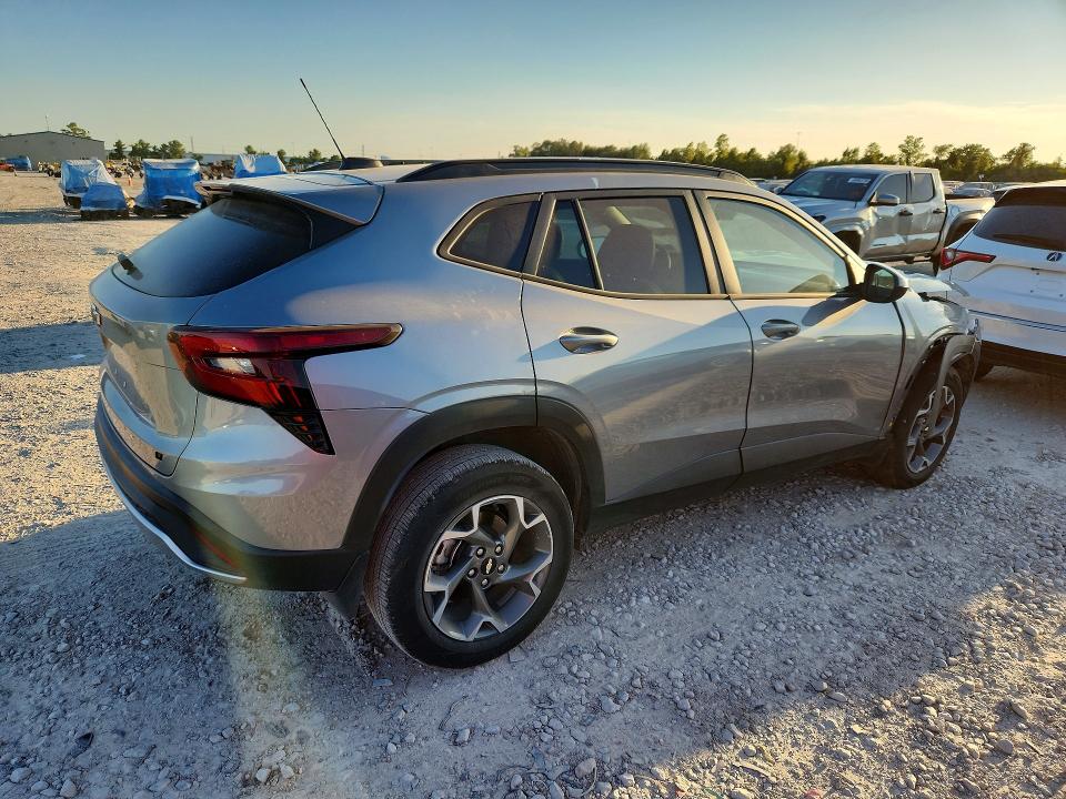 Photo 3 from auction – 2025 CHEVROLET TRAX with VIN KL77LHEP2SC278438