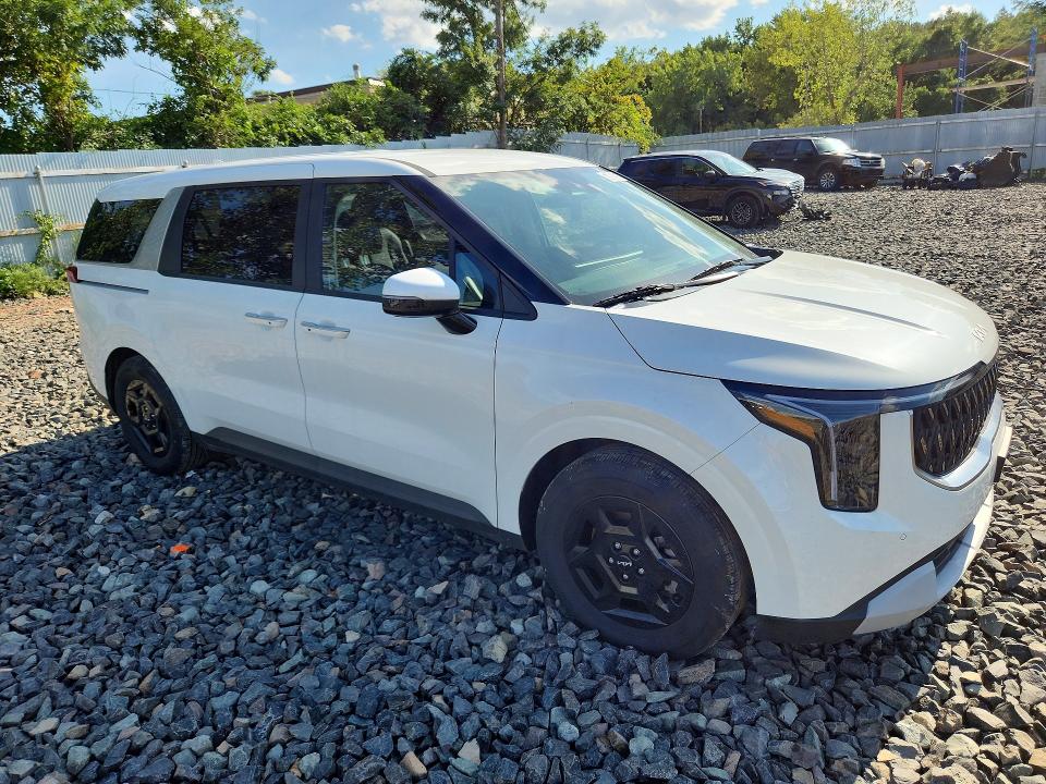Photo 4 from auction – 2026 KIA CARNIVAL with VIN KNDNB5K39T6586431
