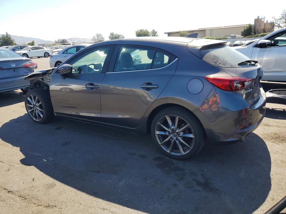 Photo 2 from auction – 2018 MAZDA 3 with VIN 3MZBN1L30JM249383