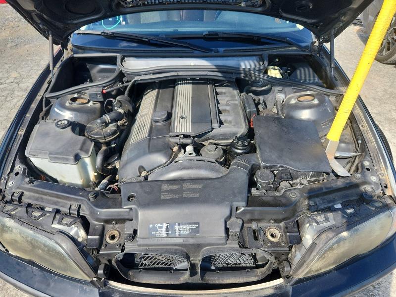 Photo 11 from auction – 2003 BMW 325 with VIN WBAET37403NJ36754