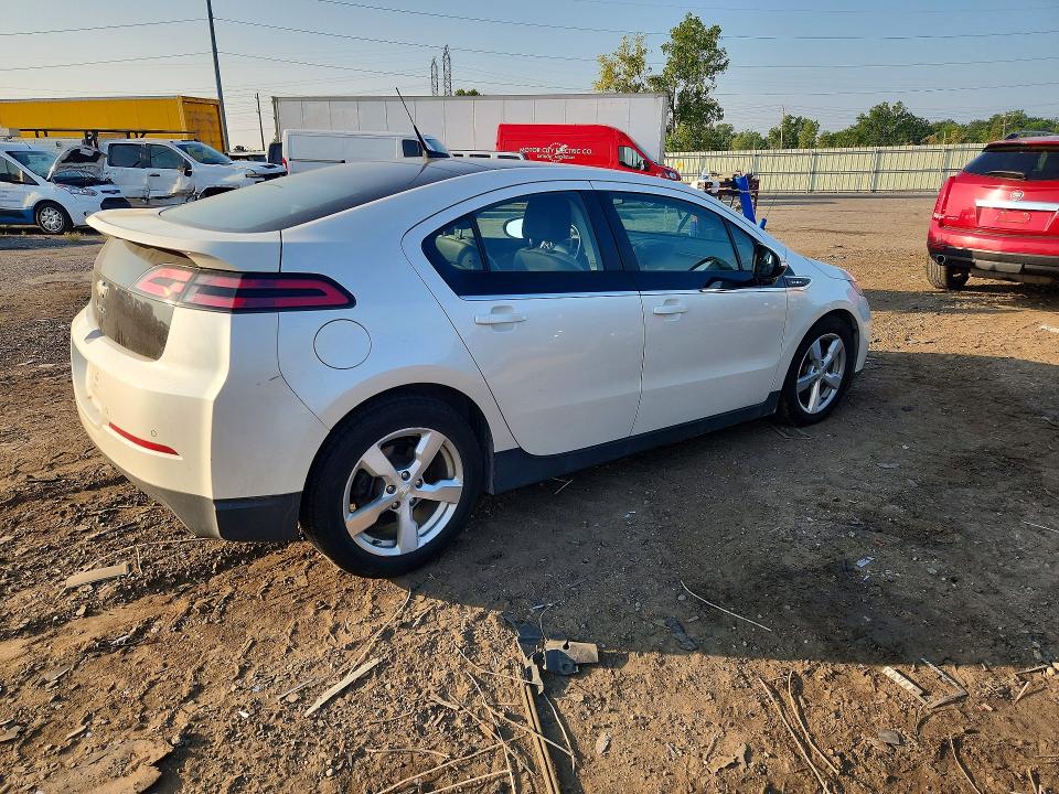 Photo 3 from auction – 2011 CHEVROLET VOLT with VIN 1G1RD6E44BU099131