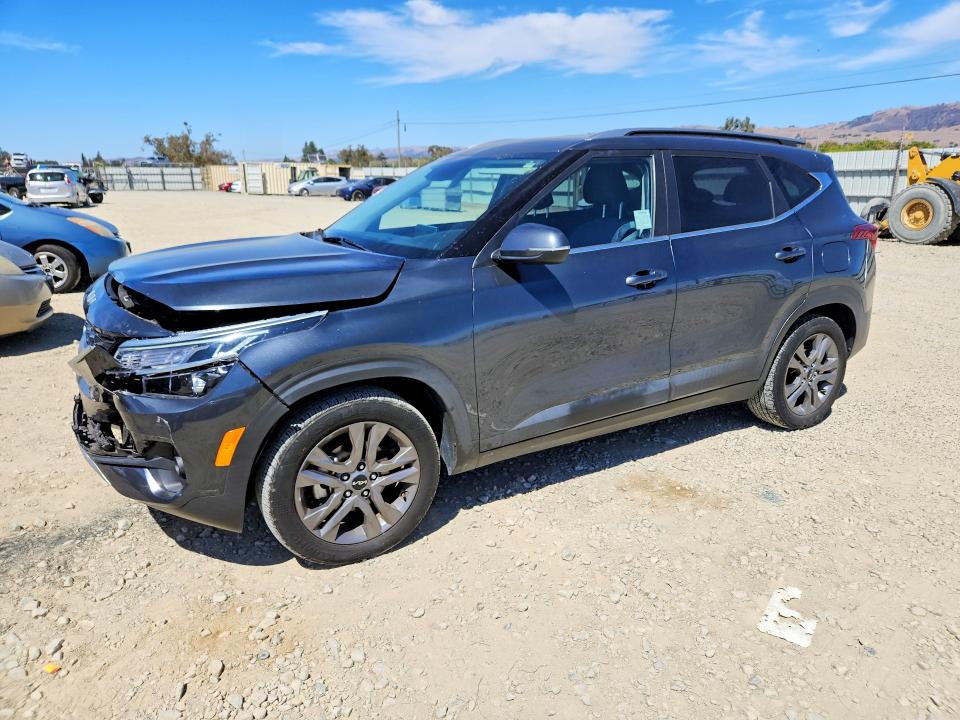 KIA SELTOS 2023 مع رقم تعريف المركبة KNDEU2AA0P7387714 - صورة من المزاد