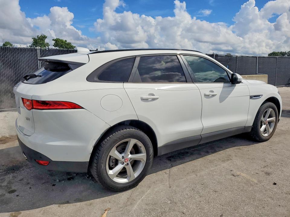 Zdjęcie 3 z aukcji – 2017 JAGUAR F-PACE z VIN SADCJ2BV4HA067080
