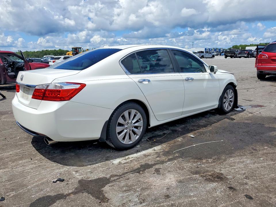 Photo 3 from auction – 2014 HONDA ACCORD with VIN 1HGCR2F89EA097617