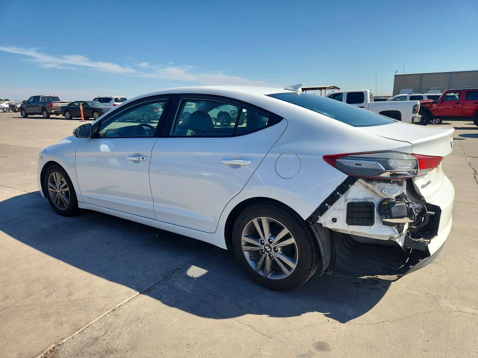 Снимка 2 от търг – 2017 HYUNDAI ELANTRA с VIN 5NPD84LF5HH080881