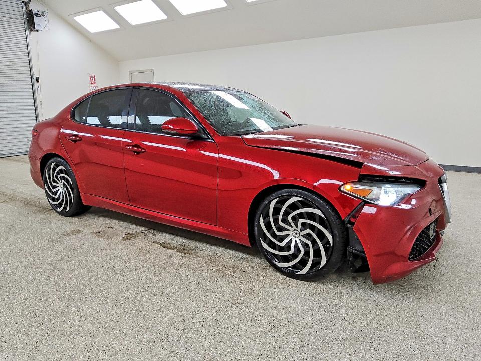 Photo 4 from auction – 2017 ALFA ROMEO GIULIA with VIN ZARFAEEN5H7532717