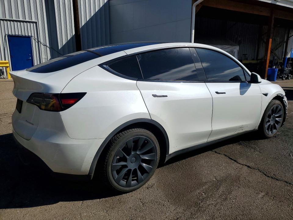Снимка 3 от търг – 2023 TESLA MODEL Y с VIN 7SAYGAEE5PF710549