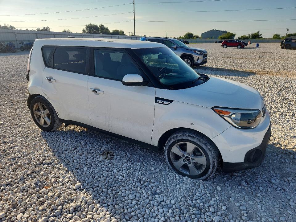 Фото 4 с аукциона – 2018 KIA SOUL с VIN KNDJN2A29J7599409