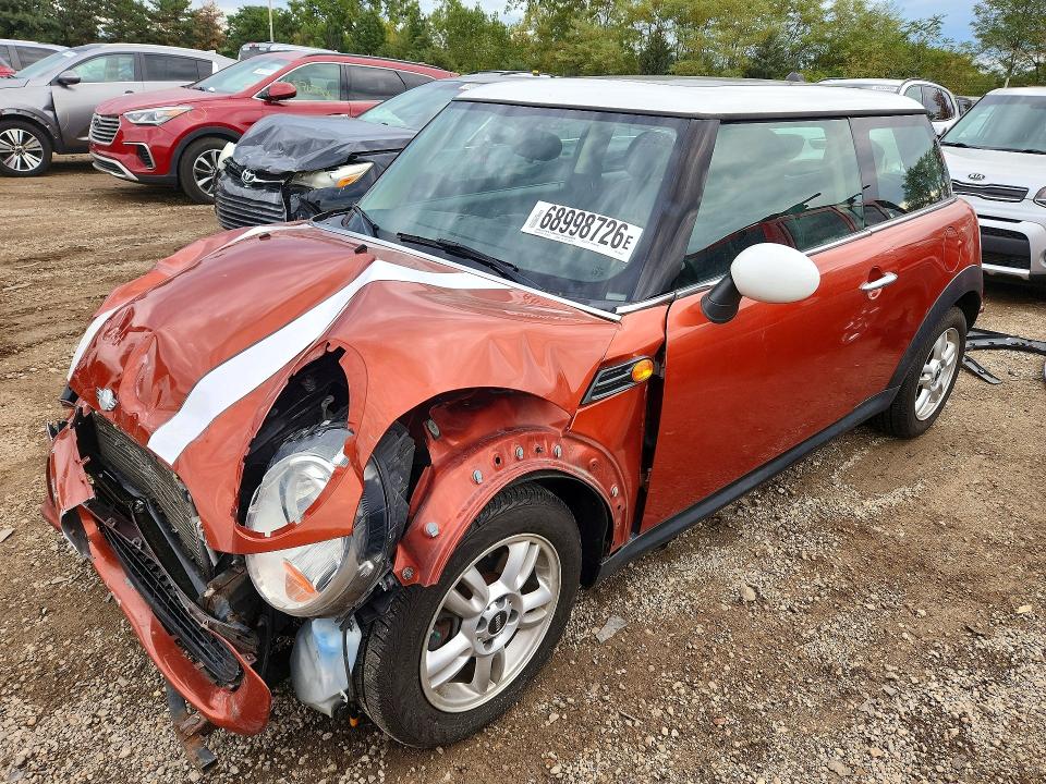 MINI COOPER 2013 z numerem VIN WMWSU3C57DT682737 - Zdjęcie z aukcji