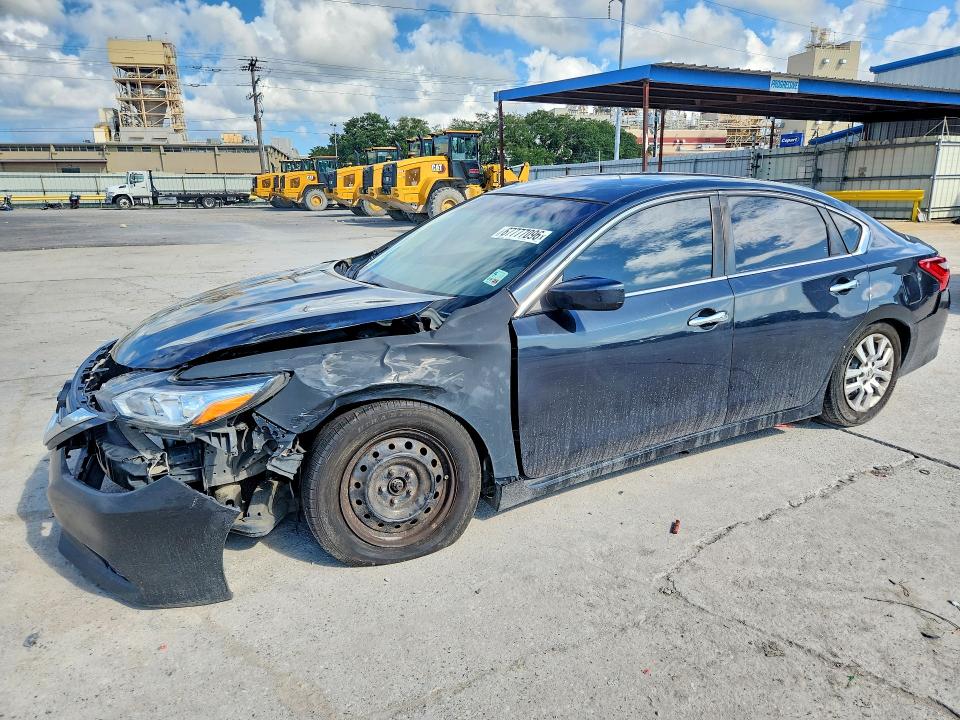 NISSAN ALTIMA 2017 with VIN 1N4AL3AP7HC488971 - Photo from auction