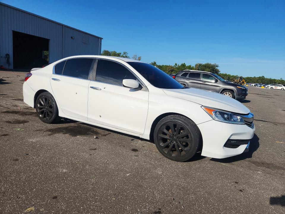 Photo 4 from auction – 2016 HONDA ACCORD with VIN 1HGCR2F33GA111342