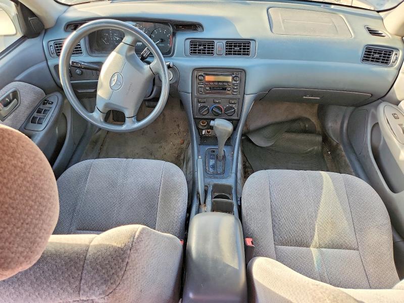 Photo 8 from auction – 2000 TOYOTA CAMRY with VIN 4T1BG22K2YU688520