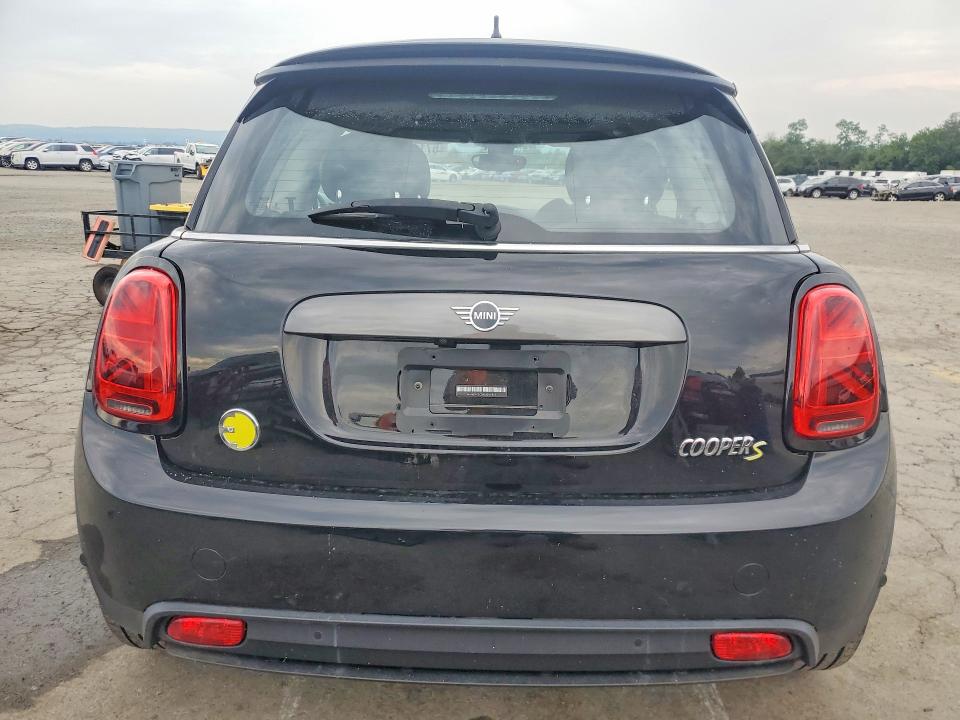 Zdjęcie 6 z aukcji – 2021 MINI COOPER z VIN WMWXP3C0XM2N98211