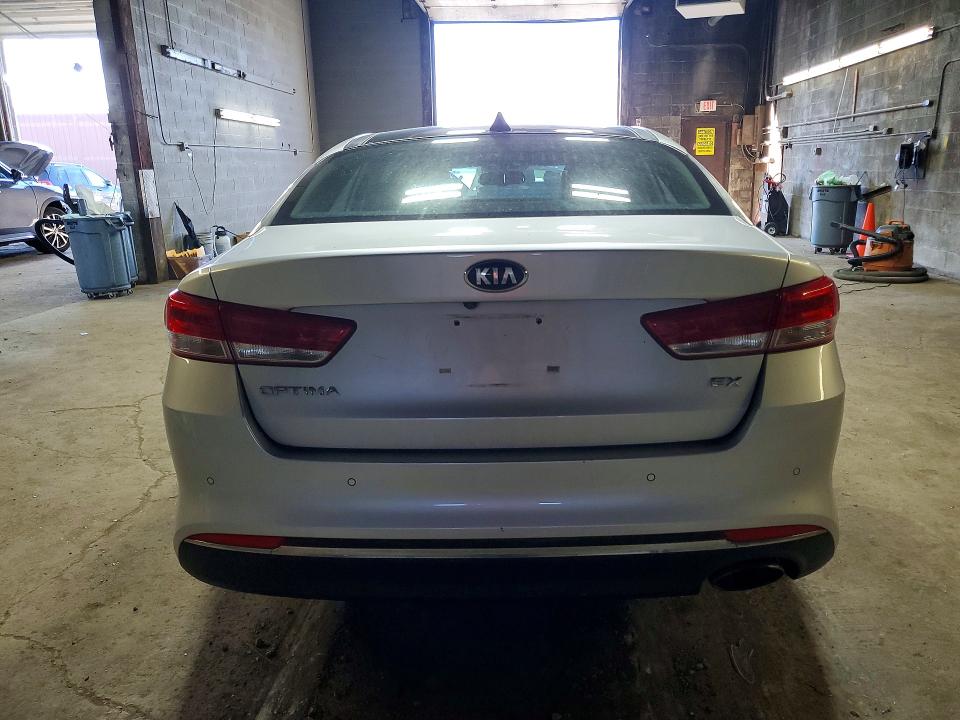 Foto 6 de la subasta – 2018 KIA OPTIMA con VIN 5XXGU4L37JG205198