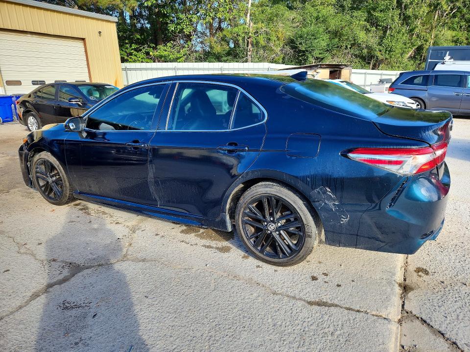 Снимка 2 от търг – 2019 TOYOTA CAMRY с VIN 4T1B11HK2KU702877