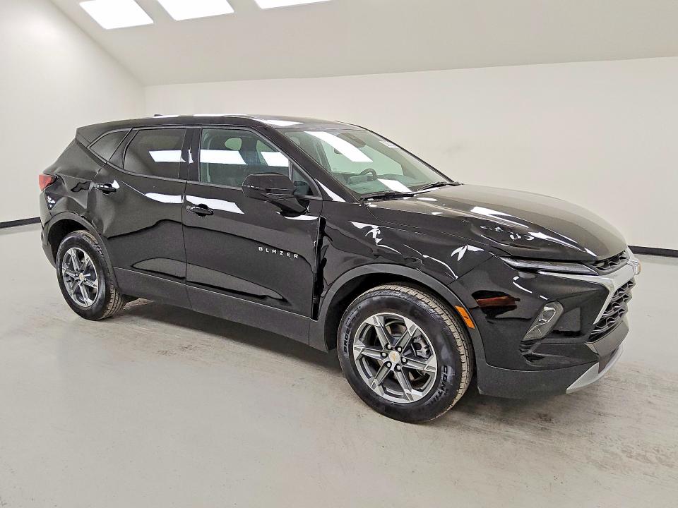 Photo 4 from auction – 2026 CHEVROLET BLAZER with VIN 3GNKBHR46TS147385