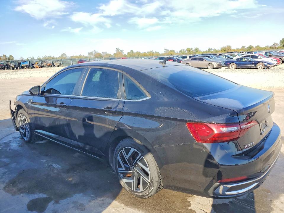 Снимка 2 от търг – 2022 VOLKSWAGEN JETTA с VIN 3VWGM7BU7NM001305