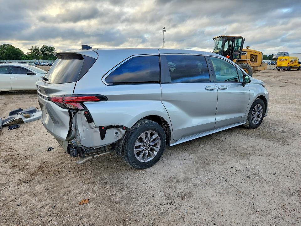 Снимка 3 от търг – 2021 TOYOTA SIENNA с VIN 5TDKRKEC3MS047944