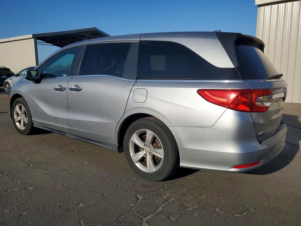 Photo 2 from auction – 2018 HONDA ODYSSEY with VIN 5FNRL6H74JB099895