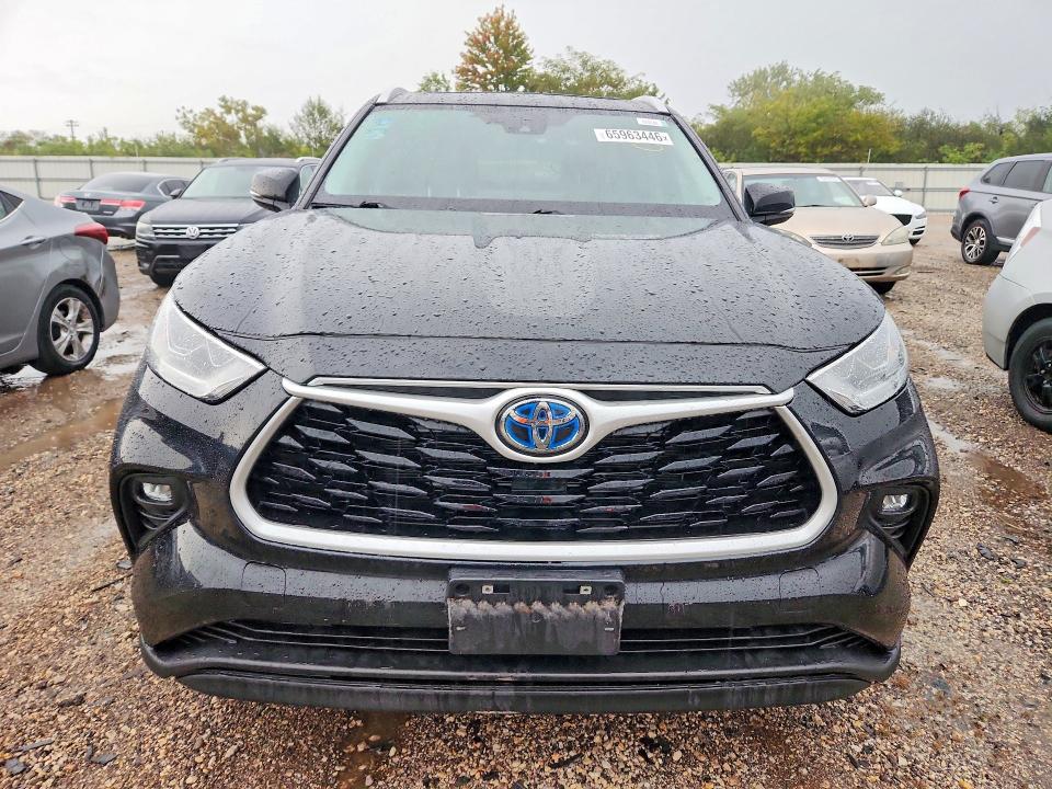 Photo 5 from auction – 2023 TOYOTA HIGHLANDER with VIN 5TDABRCH6PS112605