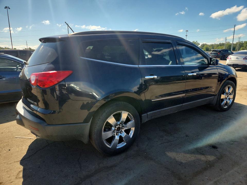 Photo 3 from auction – 2009 CHEVROLET TRAVERSE with VIN 1GNEV33DX9S133042