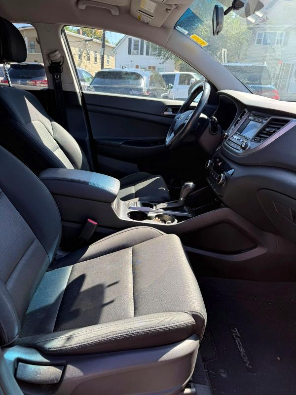 Zdjęcie 8 z aukcji – 2016 HYUNDAI TUCSON z VIN KM8J3CA20GU227068