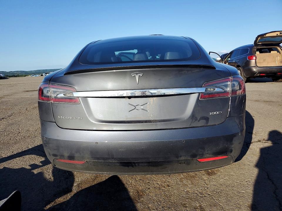 Zdjęcie 6 z aukcji – 2017 TESLA MODEL S z VIN 5YJSA1E28HF226824