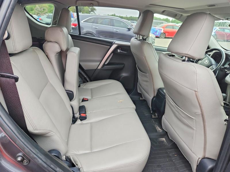 Снимка 11 от търг – 2017 TOYOTA RAV4 с VIN JTMRFREV4HJ712032