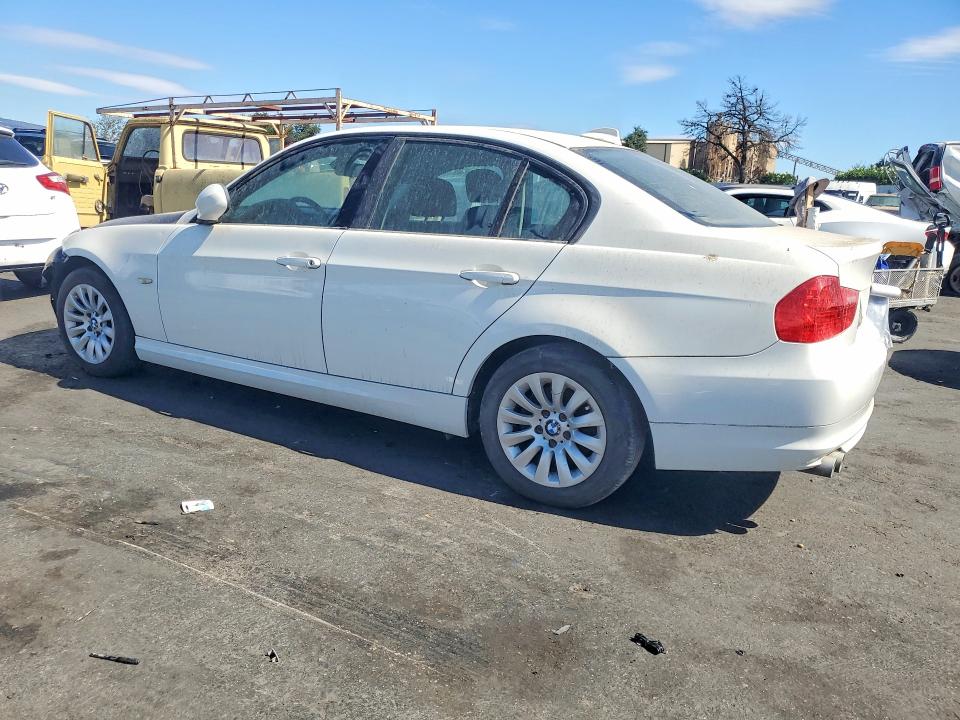 Photo 2 from auction – 2009 BMW 328 with VIN WBAPH57539NL80342