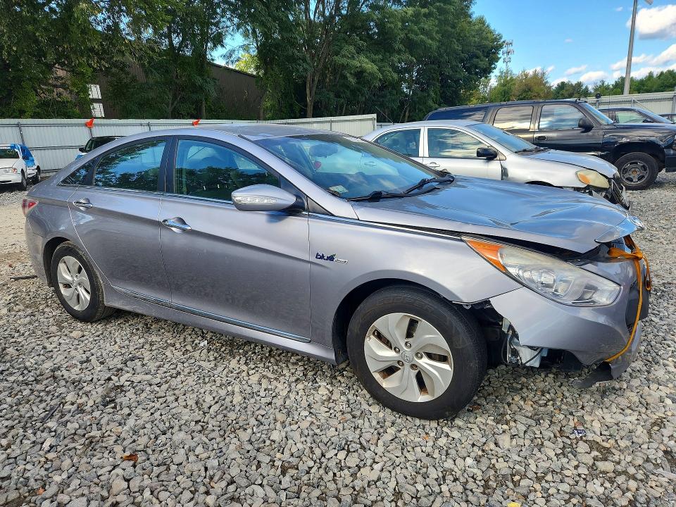 Photo 4 from auction – 2015 HYUNDAI SONATA HYBRID with VIN KMHEC4A45FA137794