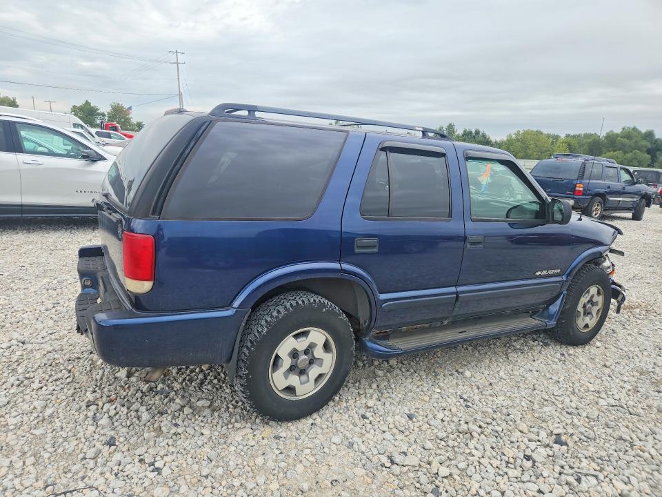 Photo 3 from auction – 2004 CHEVROLET BLAZER with VIN 1GNDT13X04K126240