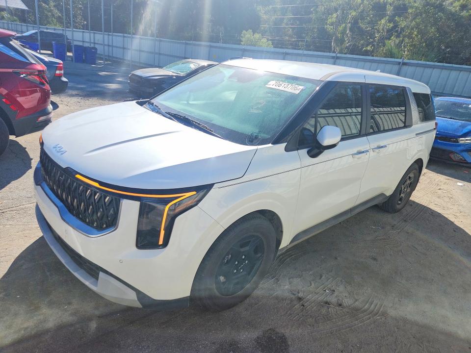 KIA CARNIVAL 2026 مع رقم تعريف المركبة KNDNB5K39T6632100 - صورة من المزاد