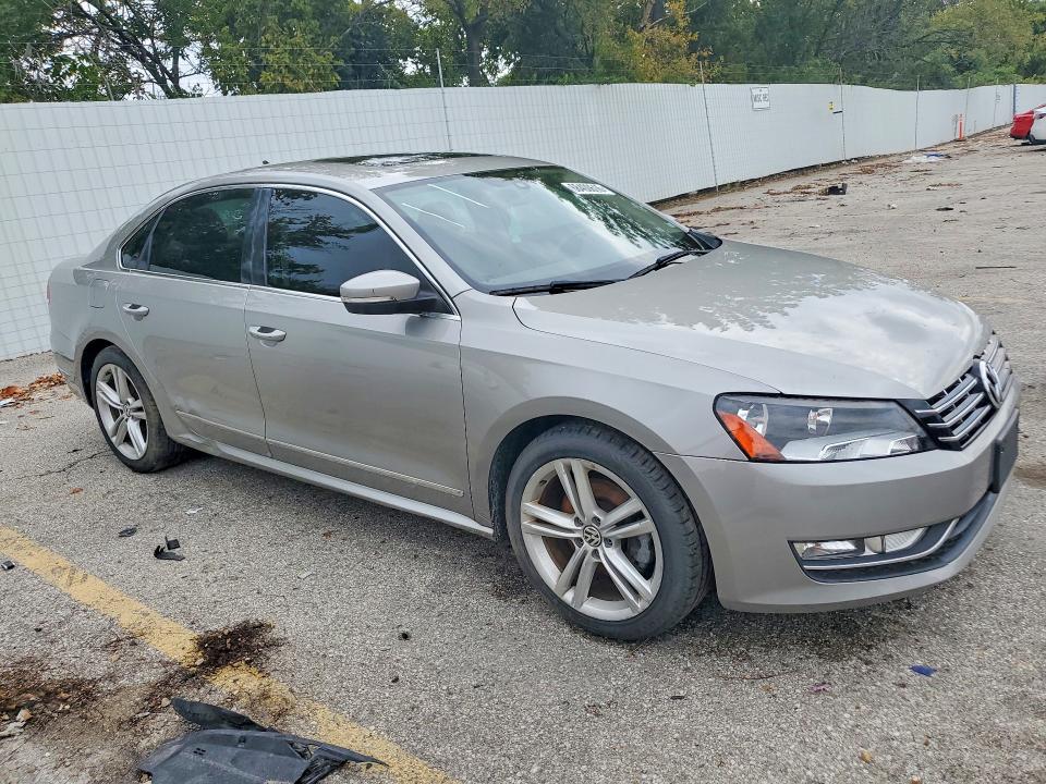 Photo 4 from auction – 2014 VOLKSWAGEN PASSAT with VIN 1VWCN7A32EC082607