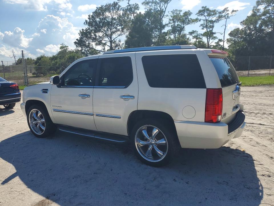 Photo 2 from auction – 2010 CADILLAC ESCALADE with VIN 1GYUKBEF1AR179032