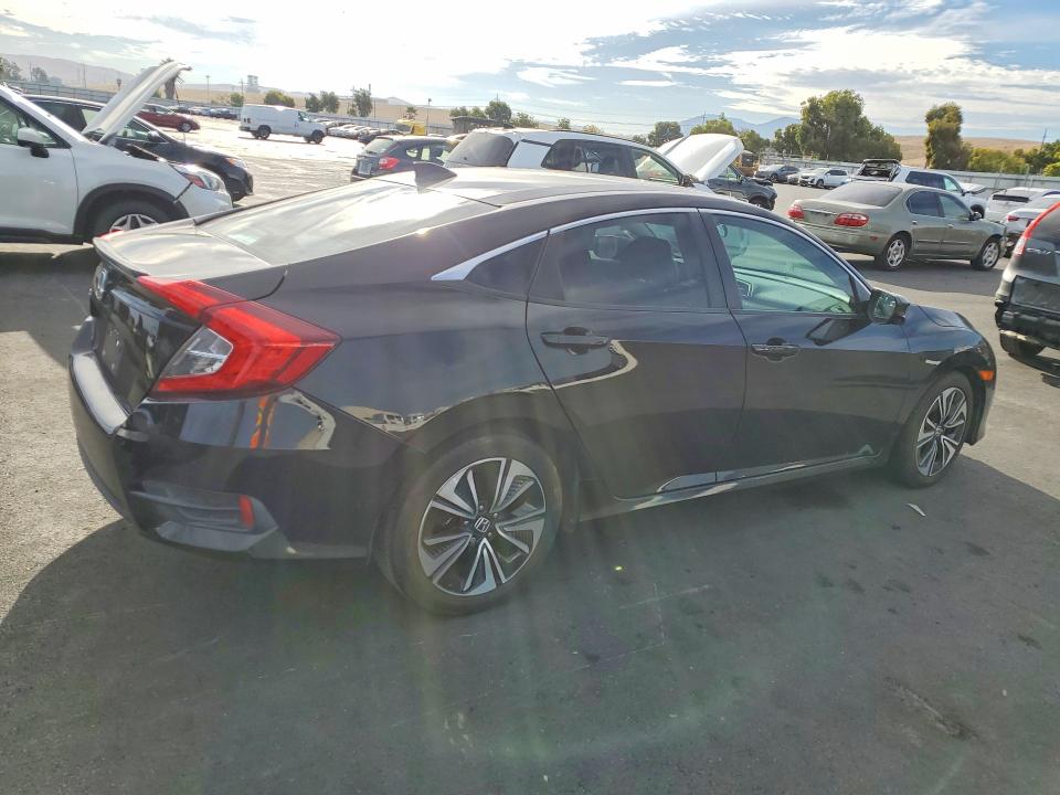 Photo 3 from auction – 2017 HONDA CIVIC with VIN 19XFC1F39HE205585