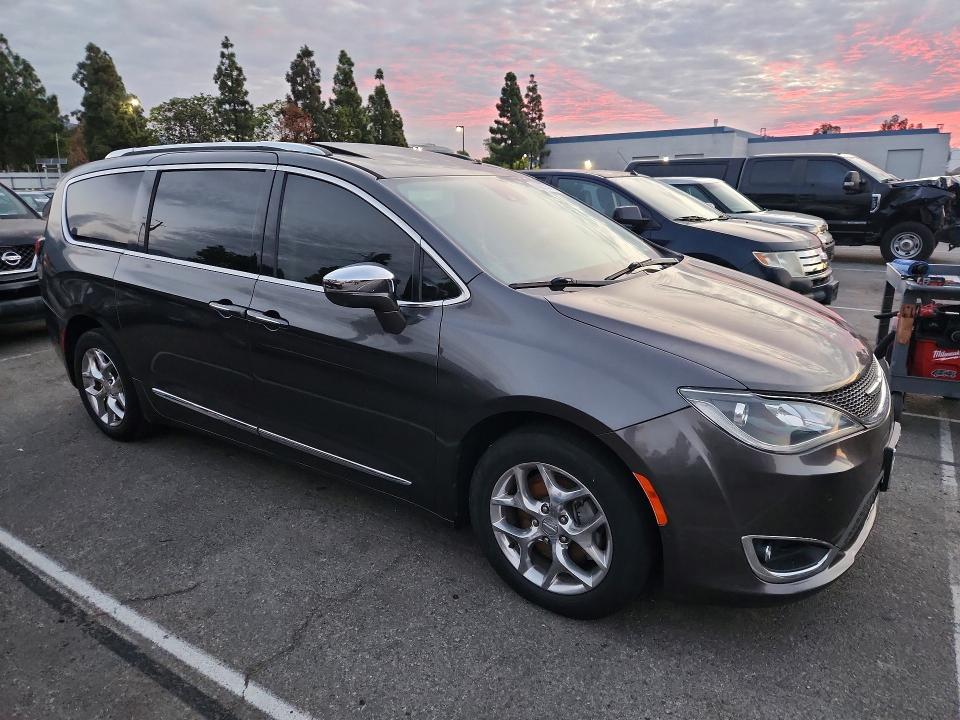 Photo 4 from auction – 2017 CHRYSLER PACIFICA with VIN 2C4RC1GG7HR840141