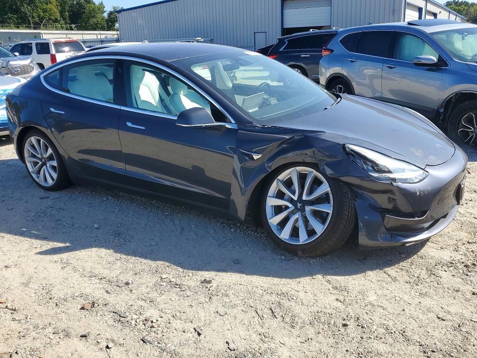 Photo 4 from auction – 2018 TESLA MODEL 3 with VIN 5YJ3E1EB1JF097212