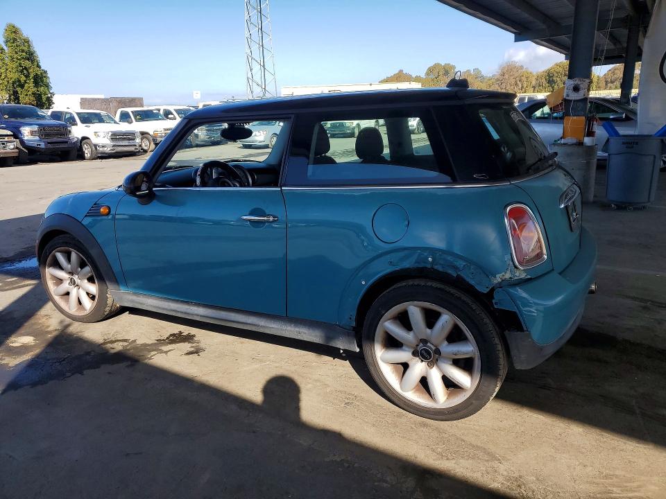 Photo 2 from auction – 2010 MINI COOPER with VIN WMWMF3C53ATZ60984