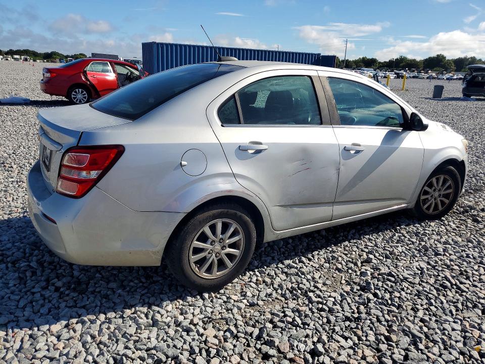 Zdjęcie 3 z aukcji – 2017 CHEVROLET SONIC z VIN 1G1JD5SH9H4112432