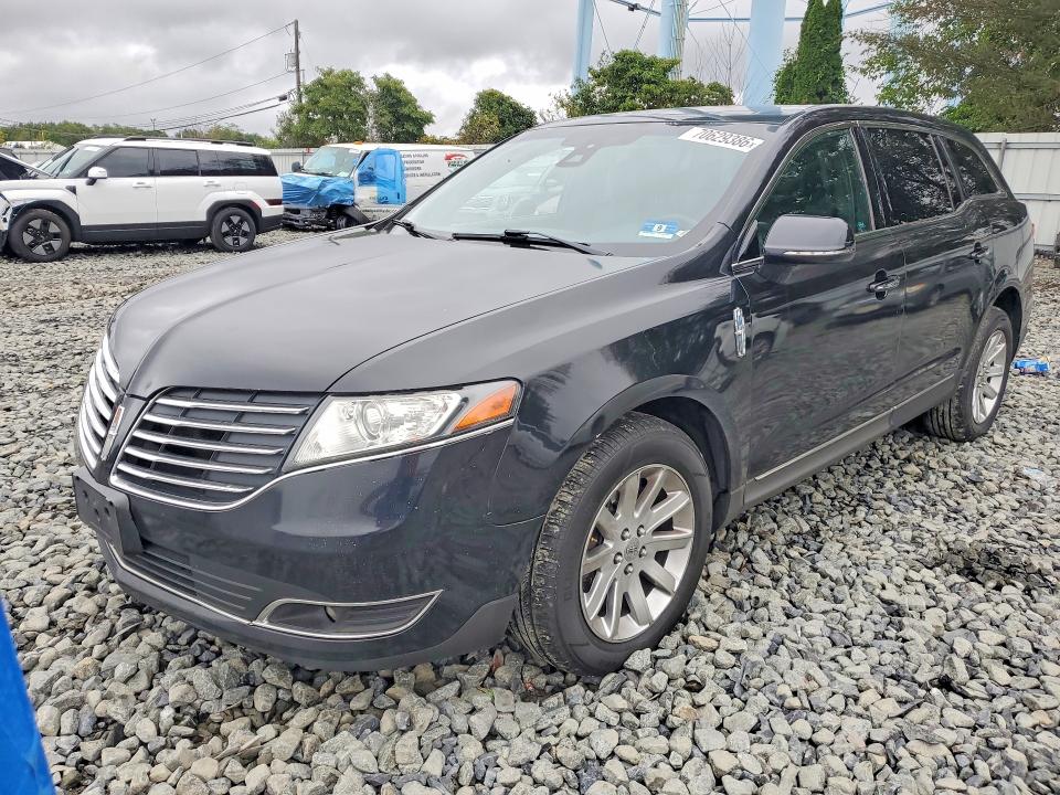 LINCOLN MKT 2018 z numerem VIN 2LMHJ5NK2JBL00775 - Zdjęcie z aukcji