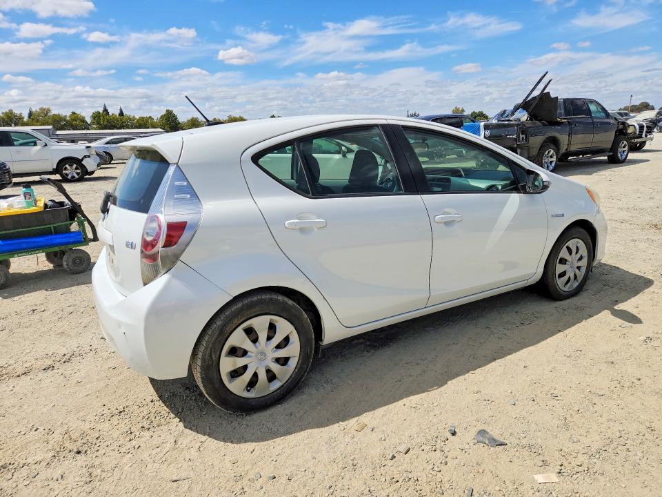 Photo 3 from auction – 2012 TOYOTA PRIUS C with VIN JTDKDTB37C1028396