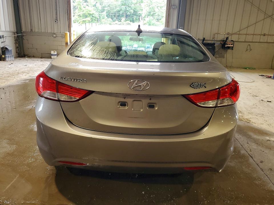 Снимка 6 от търг – 2013 HYUNDAI ELANTRA с VIN 5NPDH4AE1DH189469