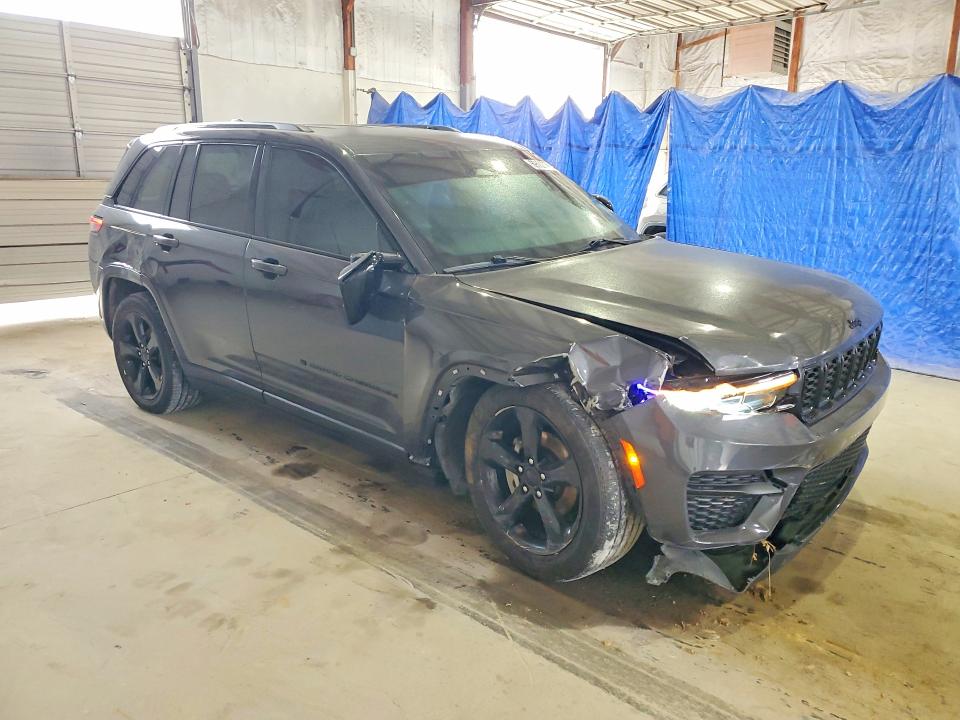 Снимка 4 от търг – 2023 JEEP GRAND CHEROKEE с VIN 1C4RJHAG6PC622755
