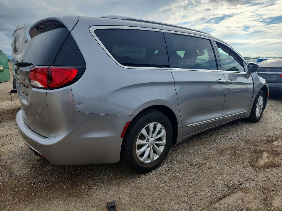 Снимка 3 от търг – 2018 CHRYSLER PACIFICA с VIN 2C4RC1BG3JR277439