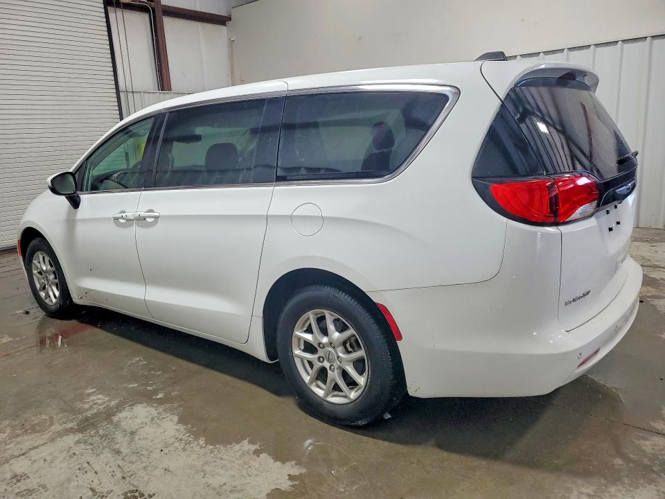 Photo 2 from auction – 2023 CHRYSLER VOYAGER with VIN 2C4RC1CG5PR623627
