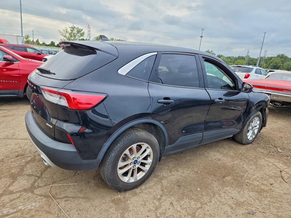 Photo 3 from auction – 2021 FORD ESCAPE with VIN 1FMCU9G68MUA76169